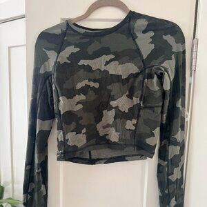 Cropped It’s Rulu Run Long Sleeve in Heritage 365 Camo Olive Multi, Size 4